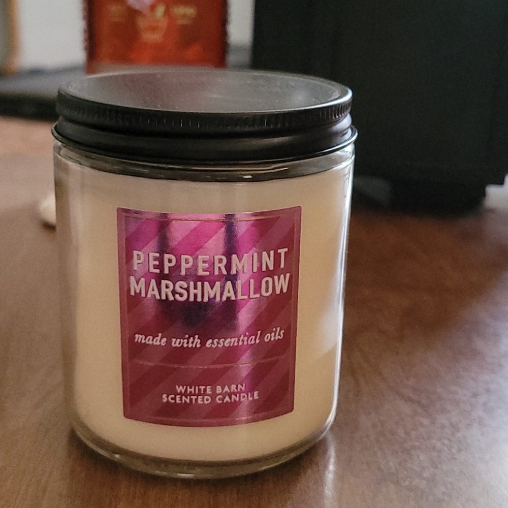 White Barn-Peppermint Marshmallow Candle